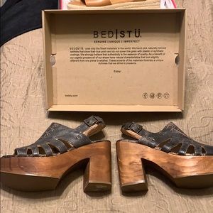 Black Bedstu women’s size 7 wooden wedge